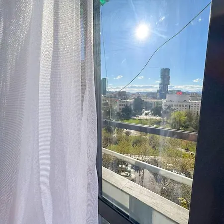 Scanderbeg Square 2br アパート